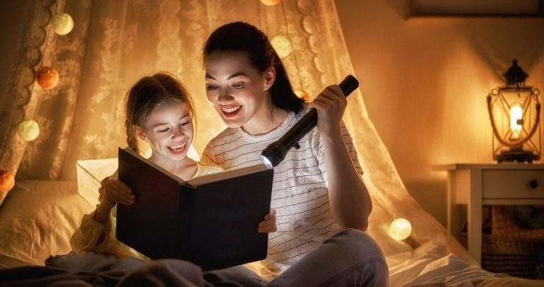 Cum să încurajăm copilul să citească în loc să petreacă timp în fața ecranelor?