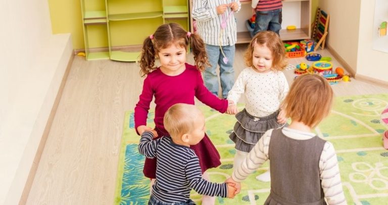 Cum să învățăm copilul să-și aleagă conștient prietenii?