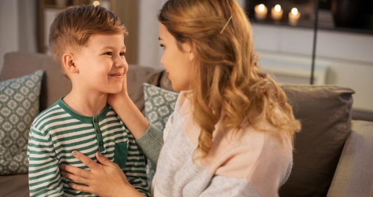 10 fraze importante pe care să i le spui copilului tău înainte de prima zi de școală