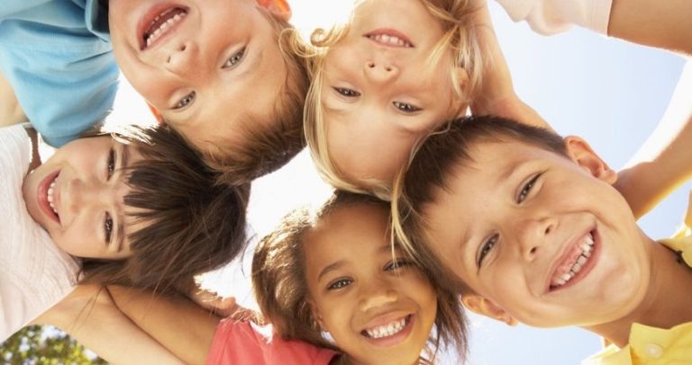 Cum să înveți copilul să își aleagă prietenii?