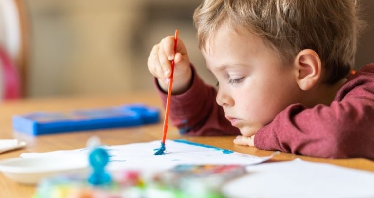 Criza de la 3 ani: ce ar trebui să știe părinții?