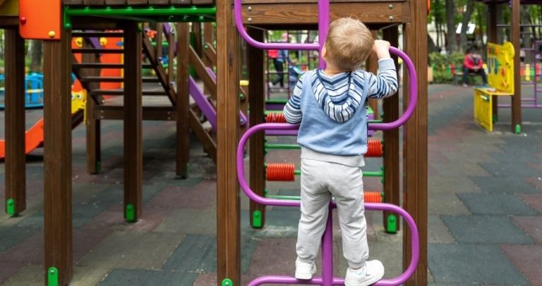 Cum să dezvoltăm motricitatea grosieră la copii într-un mod distractiv?