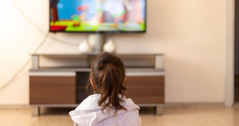 Desenele animate și psihologia copilului: riscuri și soluții