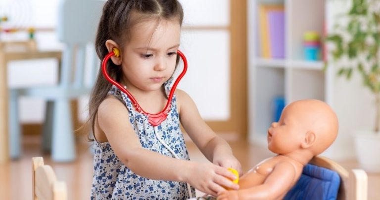 Jocurile de rol la copiii peste 1 an: de ce sunt atât de importante?