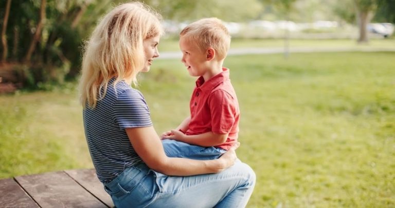 „Vom vorbi despre asta acasă” – fraza care protejează copilul